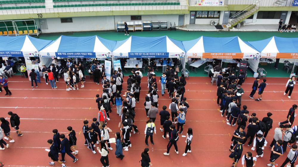 아주청소년문화의집 청소년운영위원회 ‘조타’, ‘2024 거제시 진로체험박람회’ 큰 호응 얻어 현장 이미지