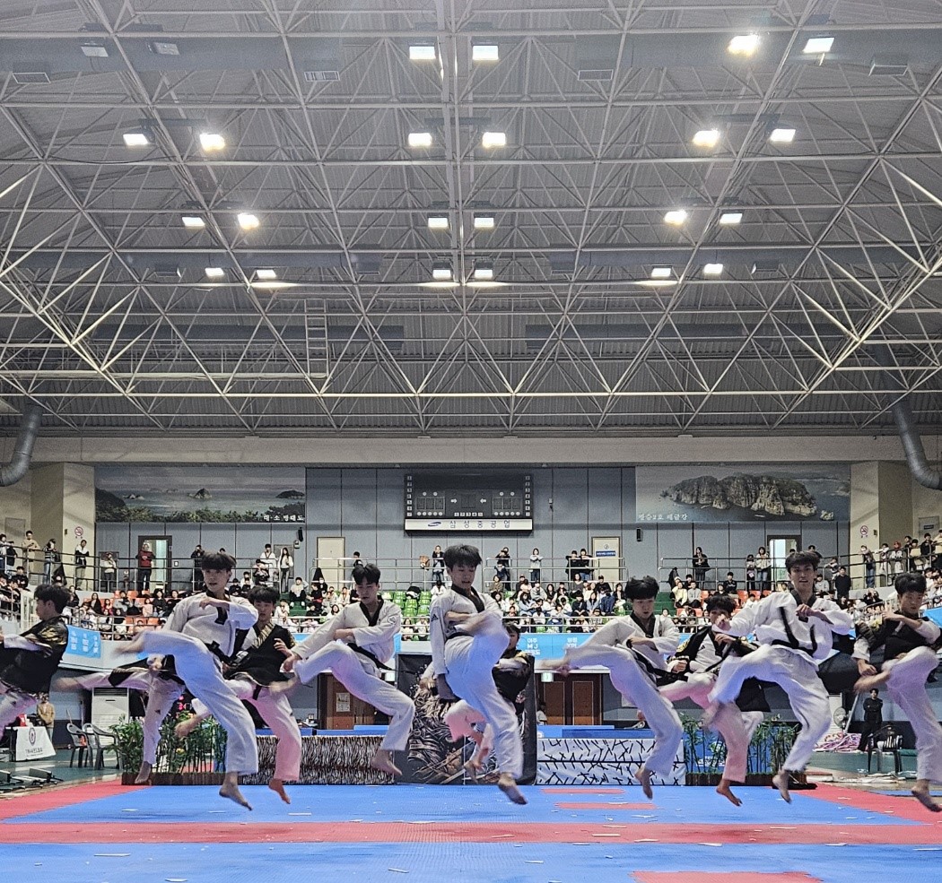 제21회 거제시장기 태권도 겨루기대회 및  제24회 거제시 태권도협회장기 품새대회 성황리에 개최 현장 이미지