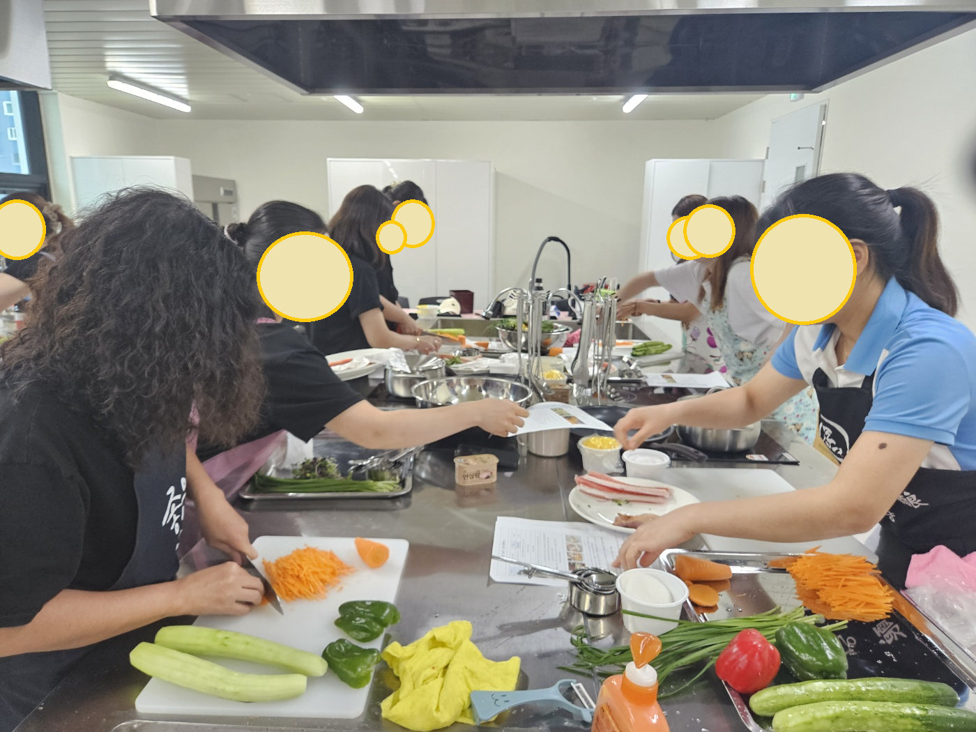 거제시가족센터 작은다문화학교 문화반 ‘한국음식만들기’ 성공적 마무리 현장 이미지