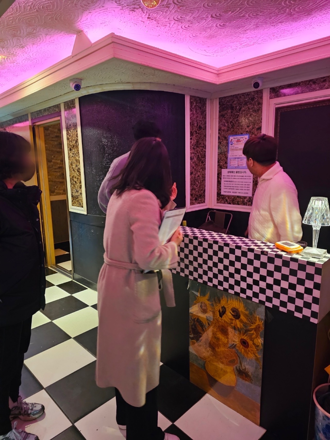 거제시 아동‧청소년‧여성안전지역연대, 성매매근절 유흥업소 민‧관‧경 합동 점검 실시 현장 이미지