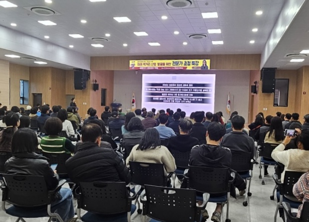 거제시, ‘새로운 인구, 실버산업의 기회들’  미래 먹거리 산업 발굴을 위한 특강 개최 현장 이미지