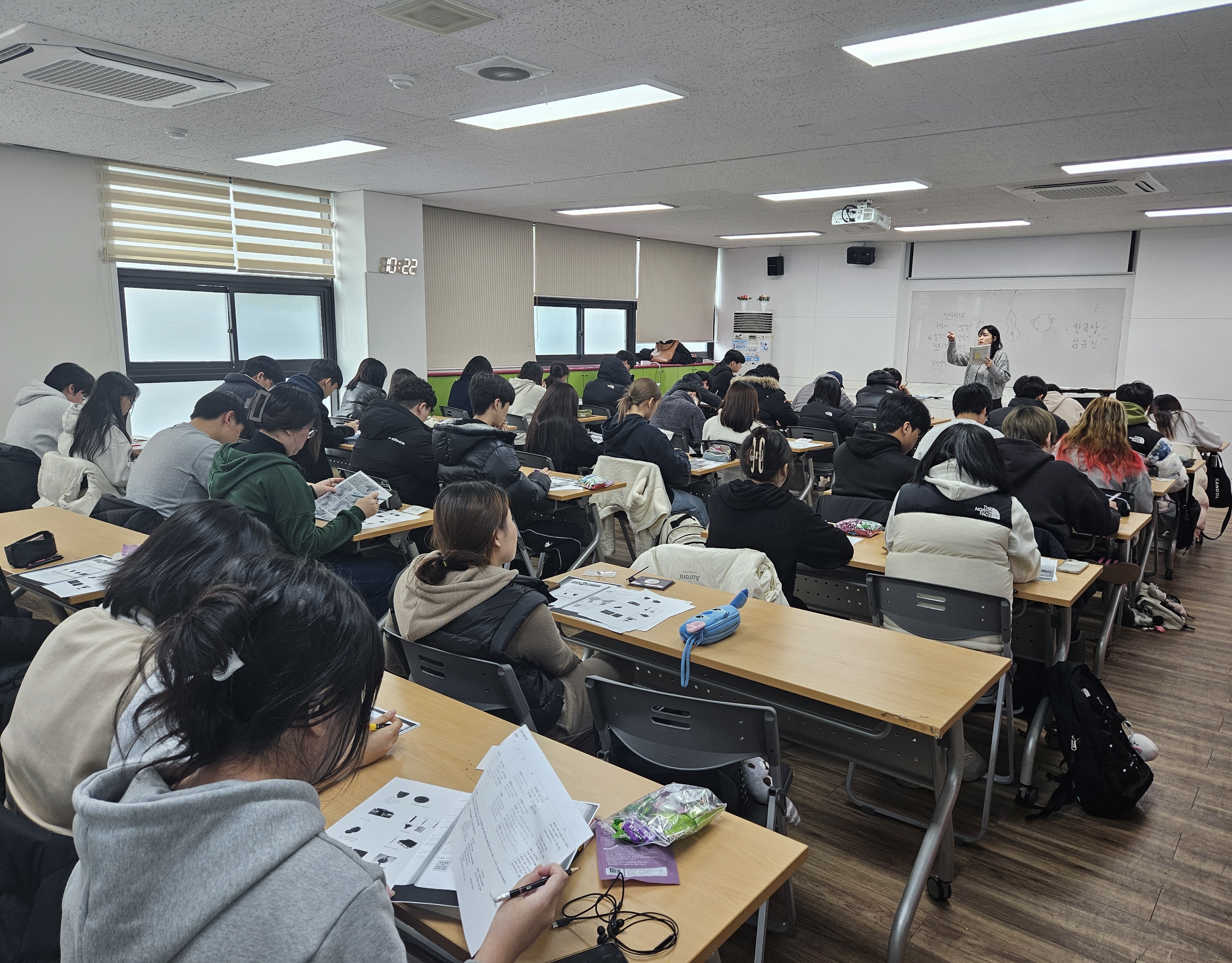 2025년 학교 밖 청소년 검정고시 합격을 위한 첫걸음 검정고시특강반 시작 현장 이미지