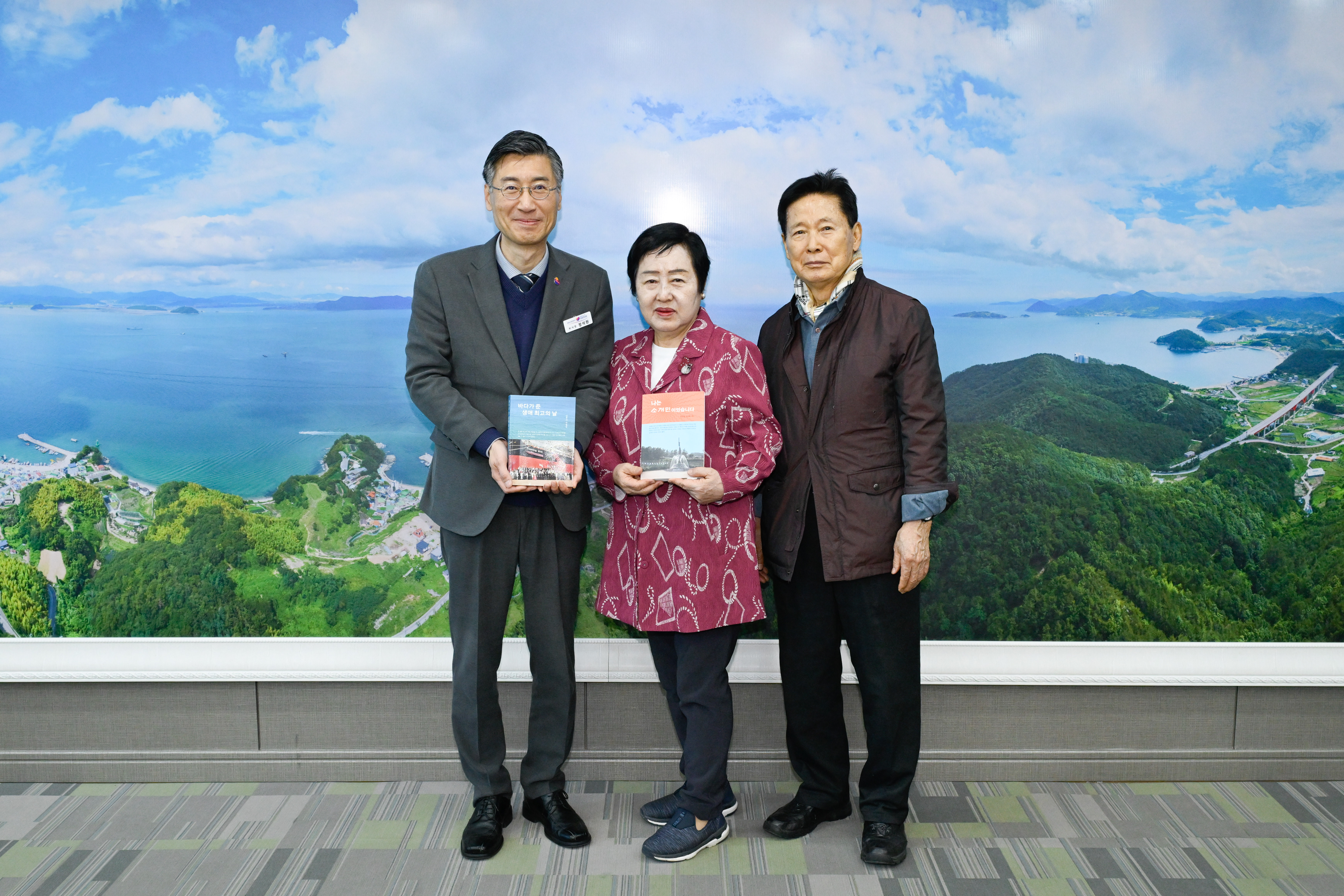 포로수용소 강제 이주 경험 담은 ‘나는 소개민이었습니다’ 기증… 작가 면담 진행 현장 이미지