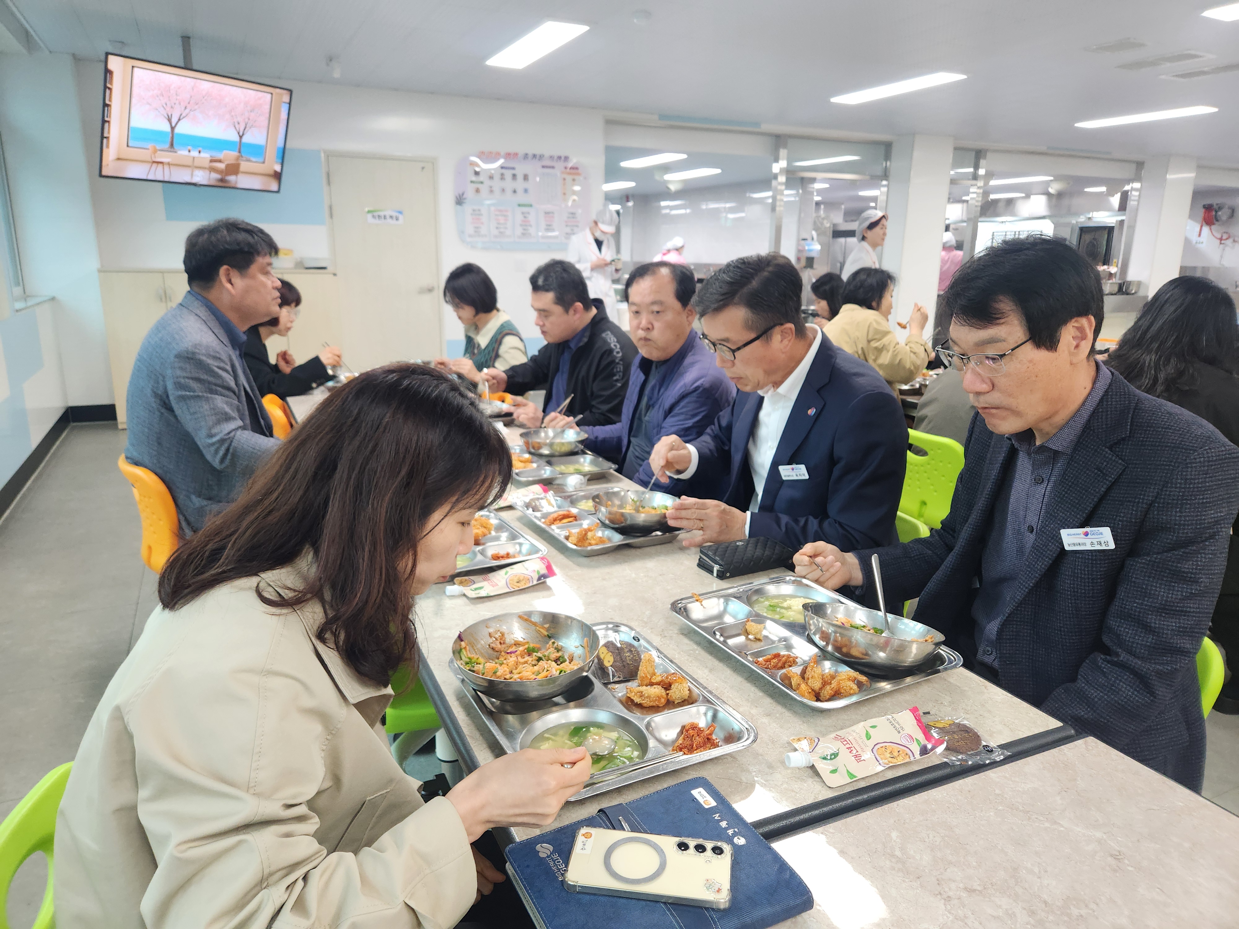거제 밥상, 학교로 간다. 로컬푸드로 잇는 소통 한 끼 현장 이미지