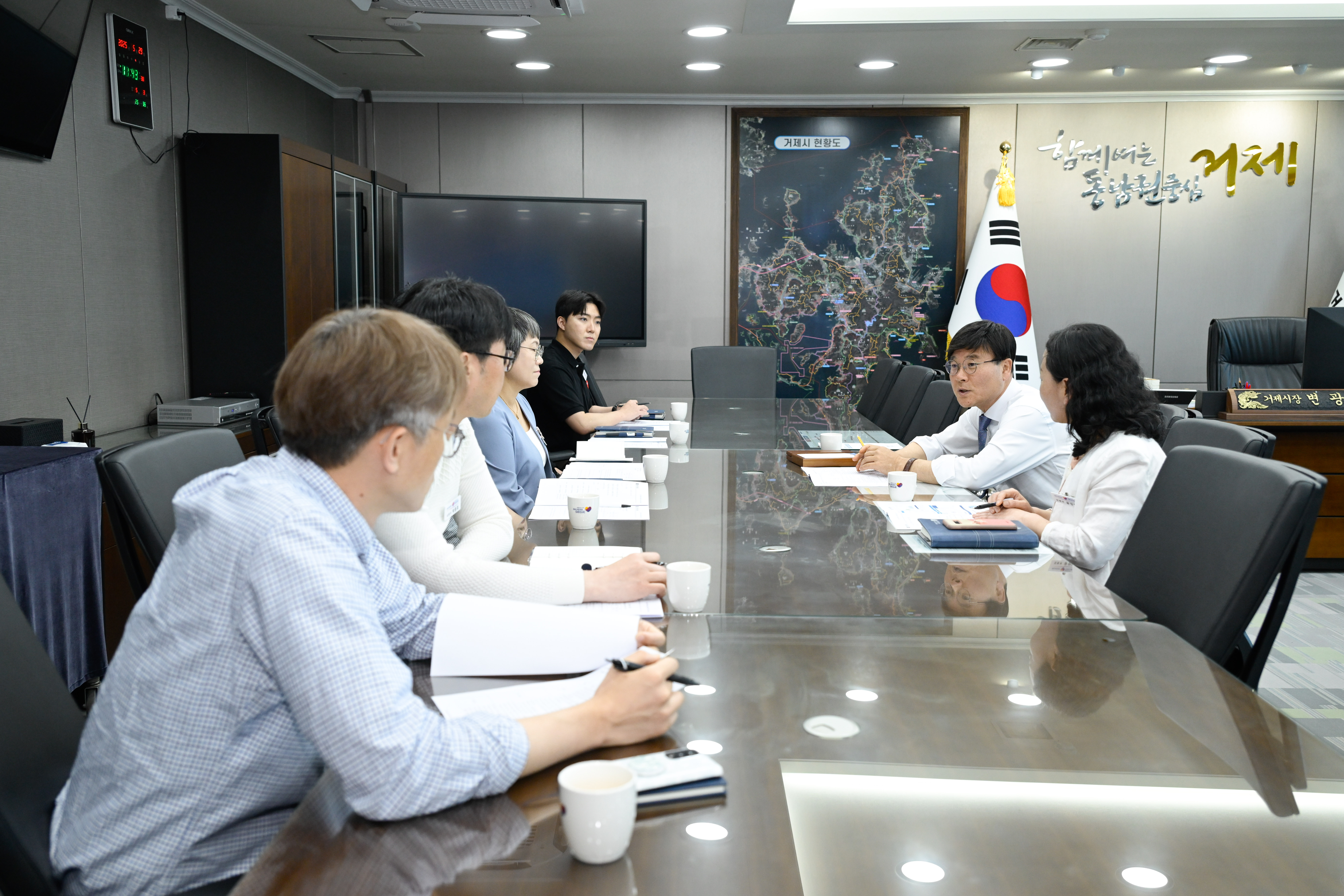 변광용 거제시장, 민원담당 공무원과 소통의 시간 가져 현장 이미지