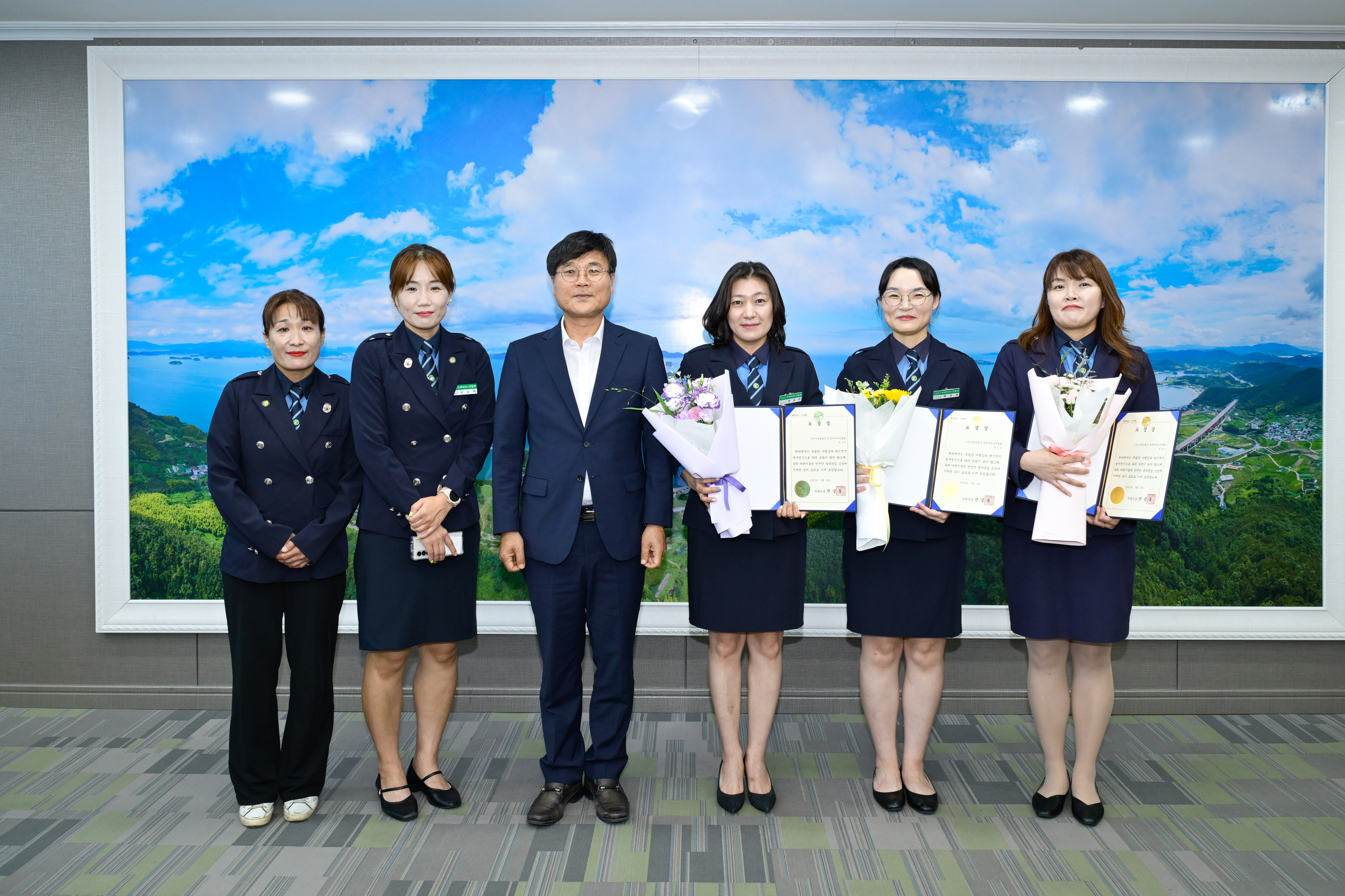 거제시, 등하굣길 안전한 스쿨존 조성 녹색어머니회 표창장 수여 현장 이미지