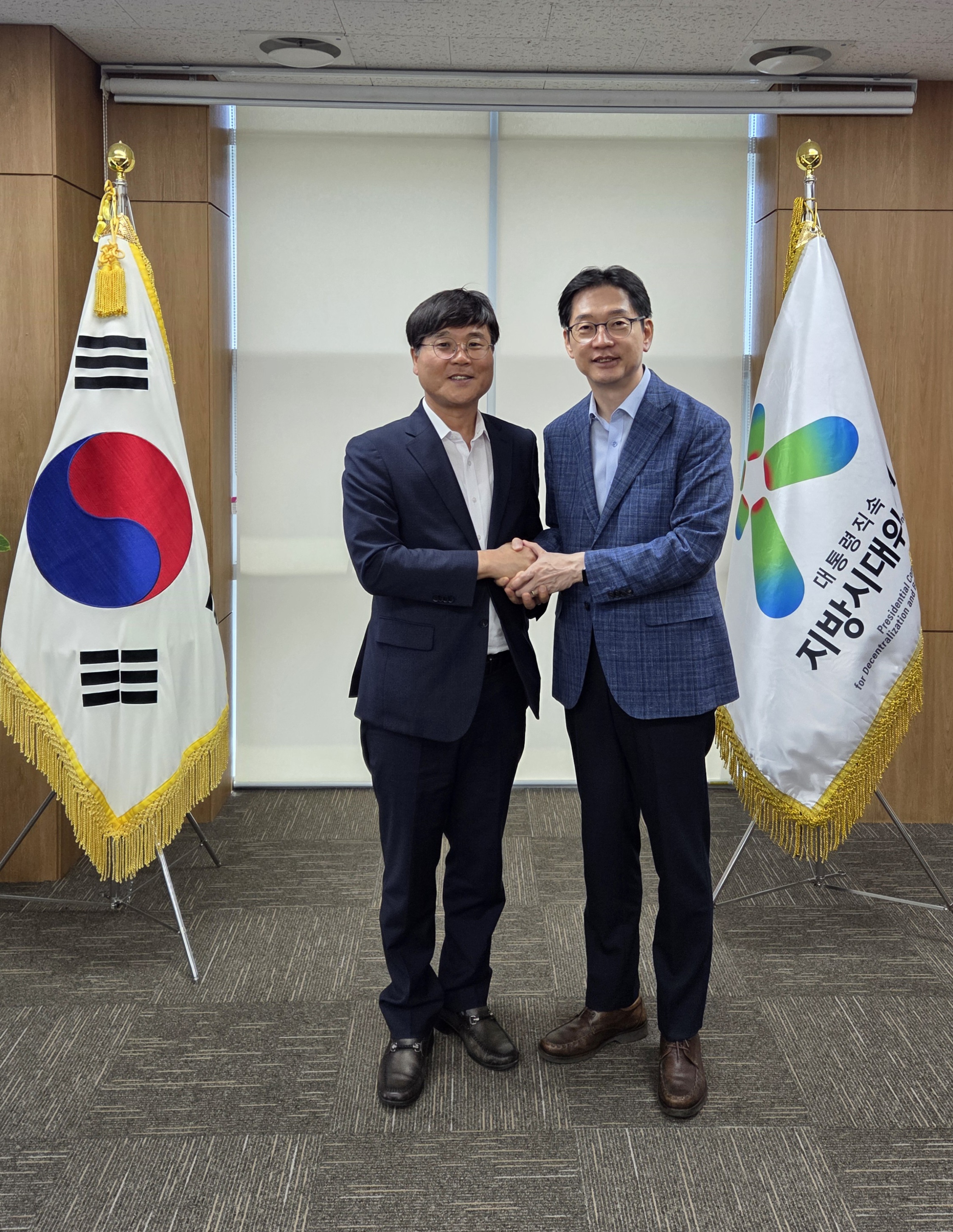 변광용 거제시장, 김경수 지방시대위원장 면담 현장 이미지