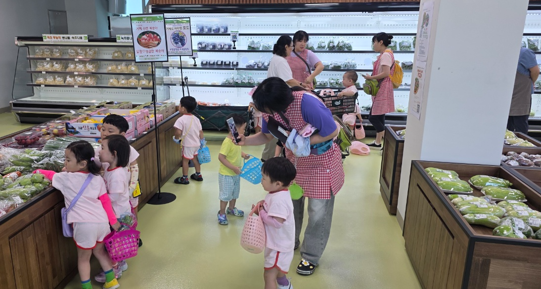 거제시 로컬푸드 직매장, 어린이들의 ‘생애 첫 장보기 체험’으로 인기몰이 현장 이미지