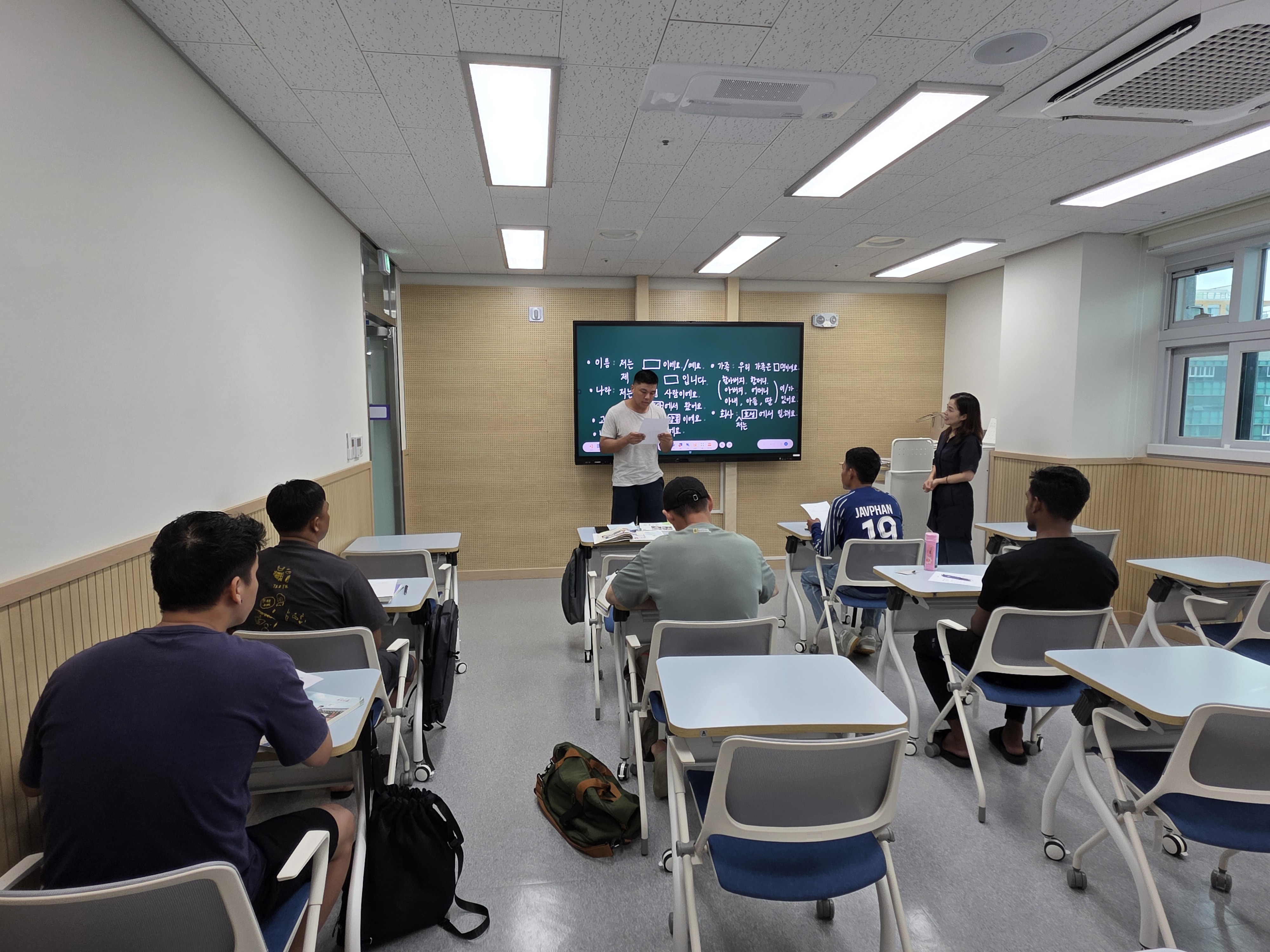거제외국인근로자지원센터, 하반기 한국어교육 수업 개강 현장 이미지