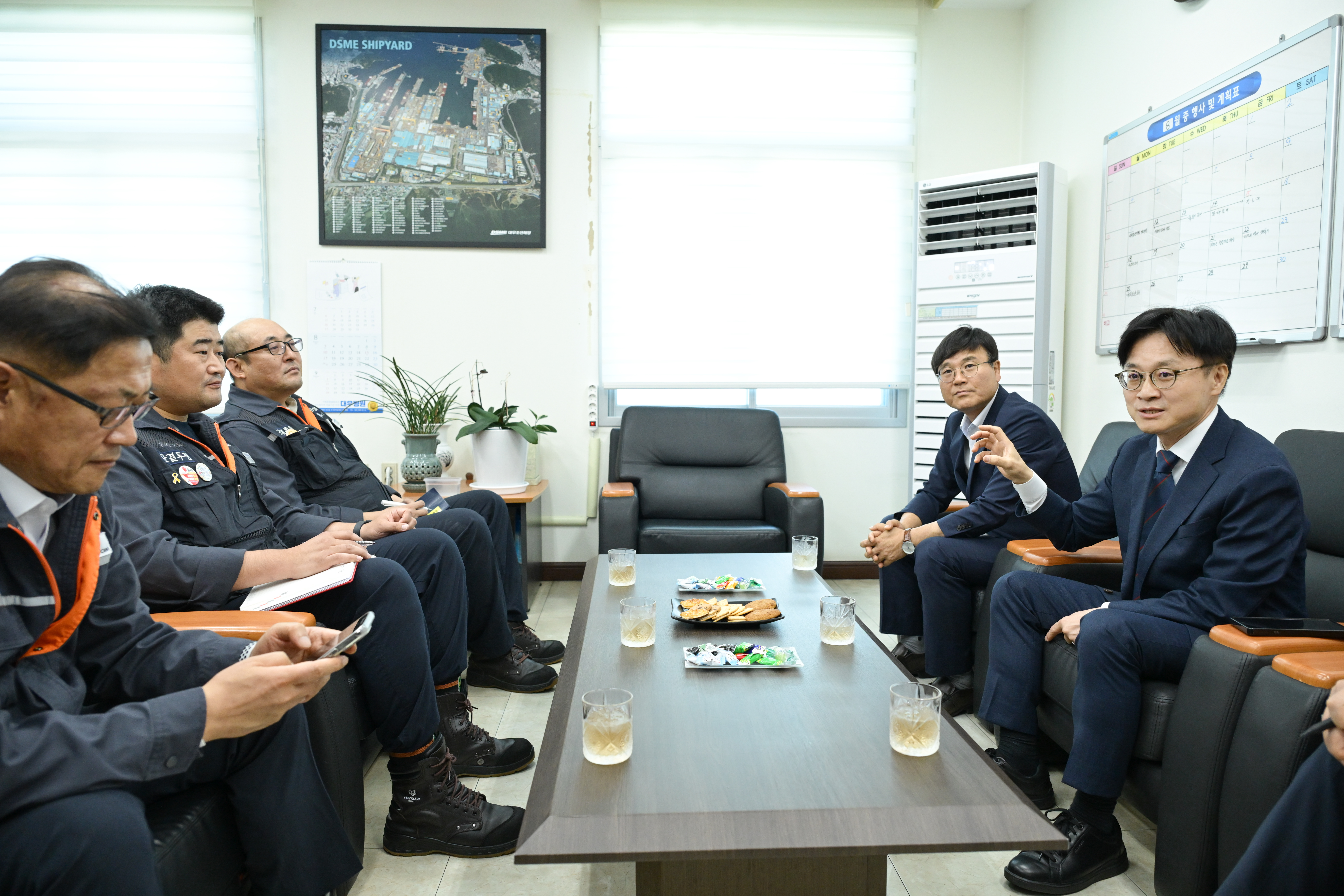 변광용 거제시장, 한화오션 찾은 김정관 산업부 장관에 ‘외국인 노동자 쿼터제 개편’건의 현장 이미지