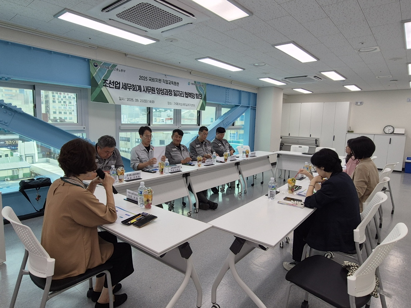 거제여성새로일하기센터, 조선업 세무회계 사무원 양성과정 일자리 협력망 회의 개최 현장 이미지