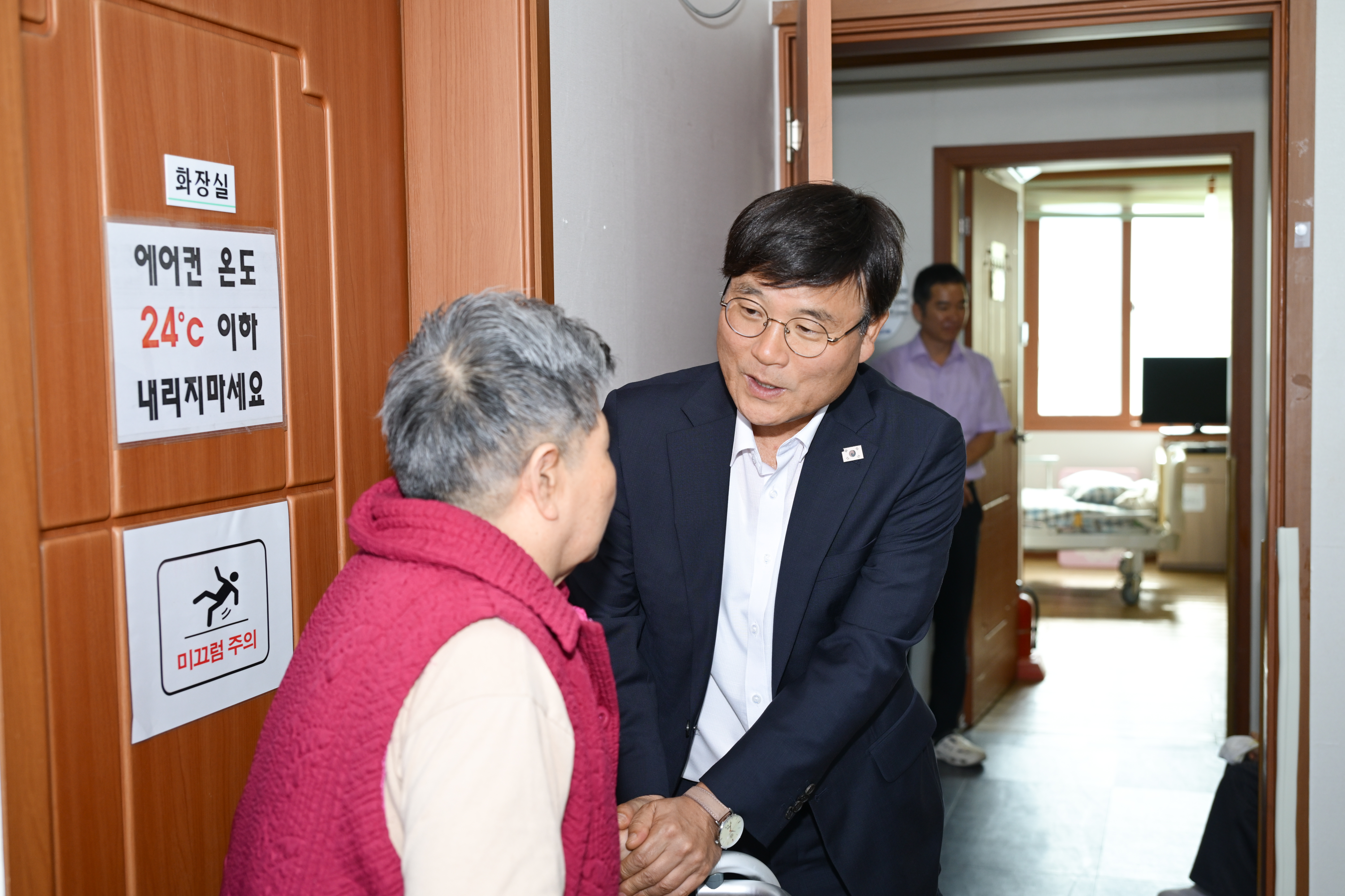 거제시, 추석맞이 사회복지시설 및 어려운 세대 위문 … 따뜻한 마음 전달 현장 이미지