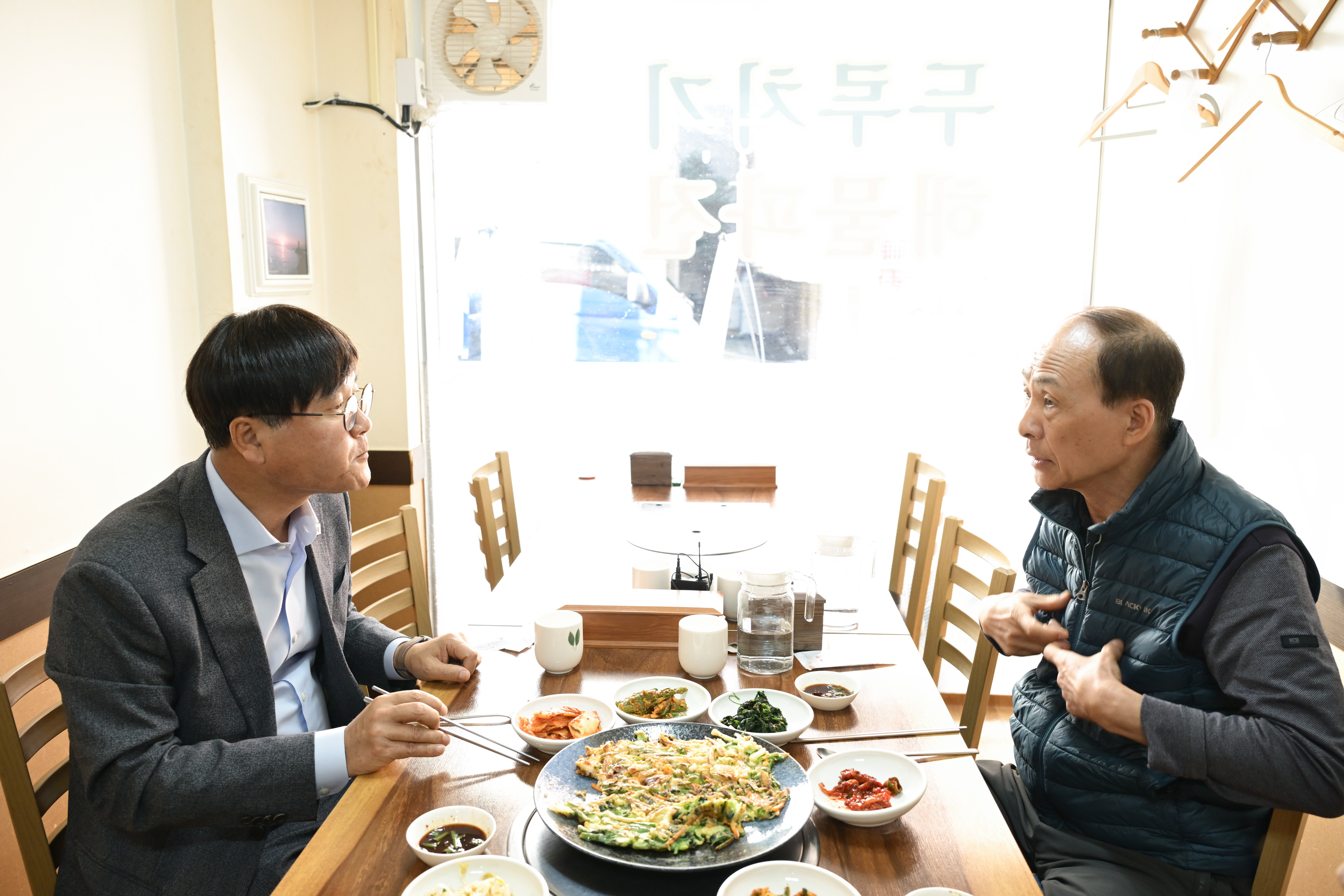 변광용 거제시장, 골목상권에서 민생 살피고 해법 모색 현장 이미지