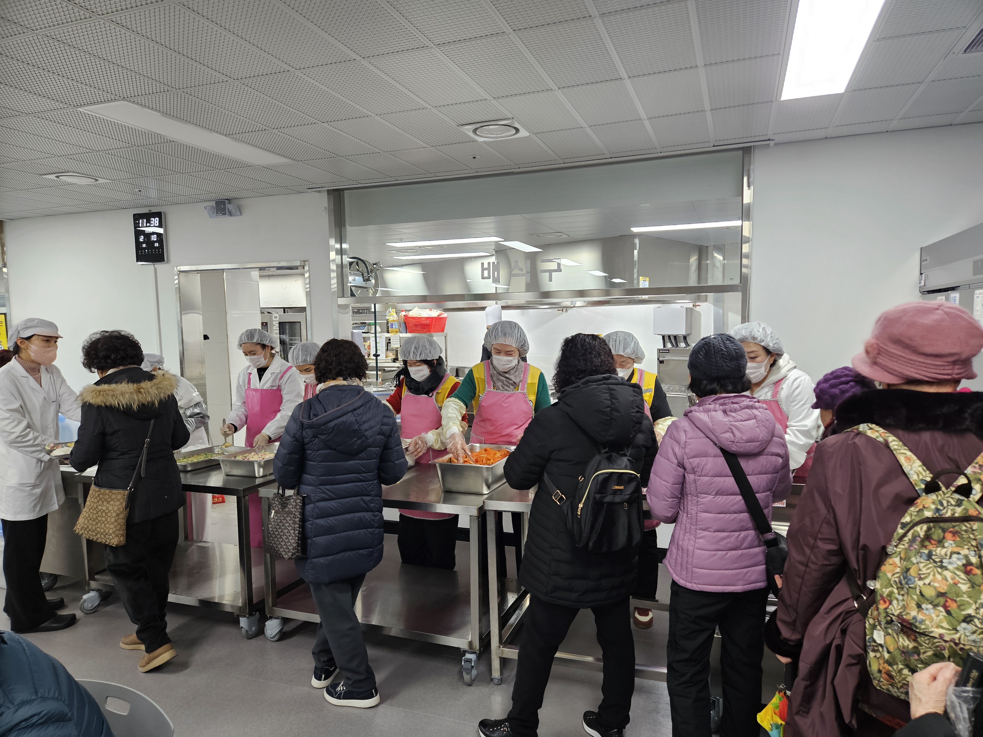 거제시 장승포다어울림행복문화센터 경로식당 시범운영 큰 호응 현장 이미지