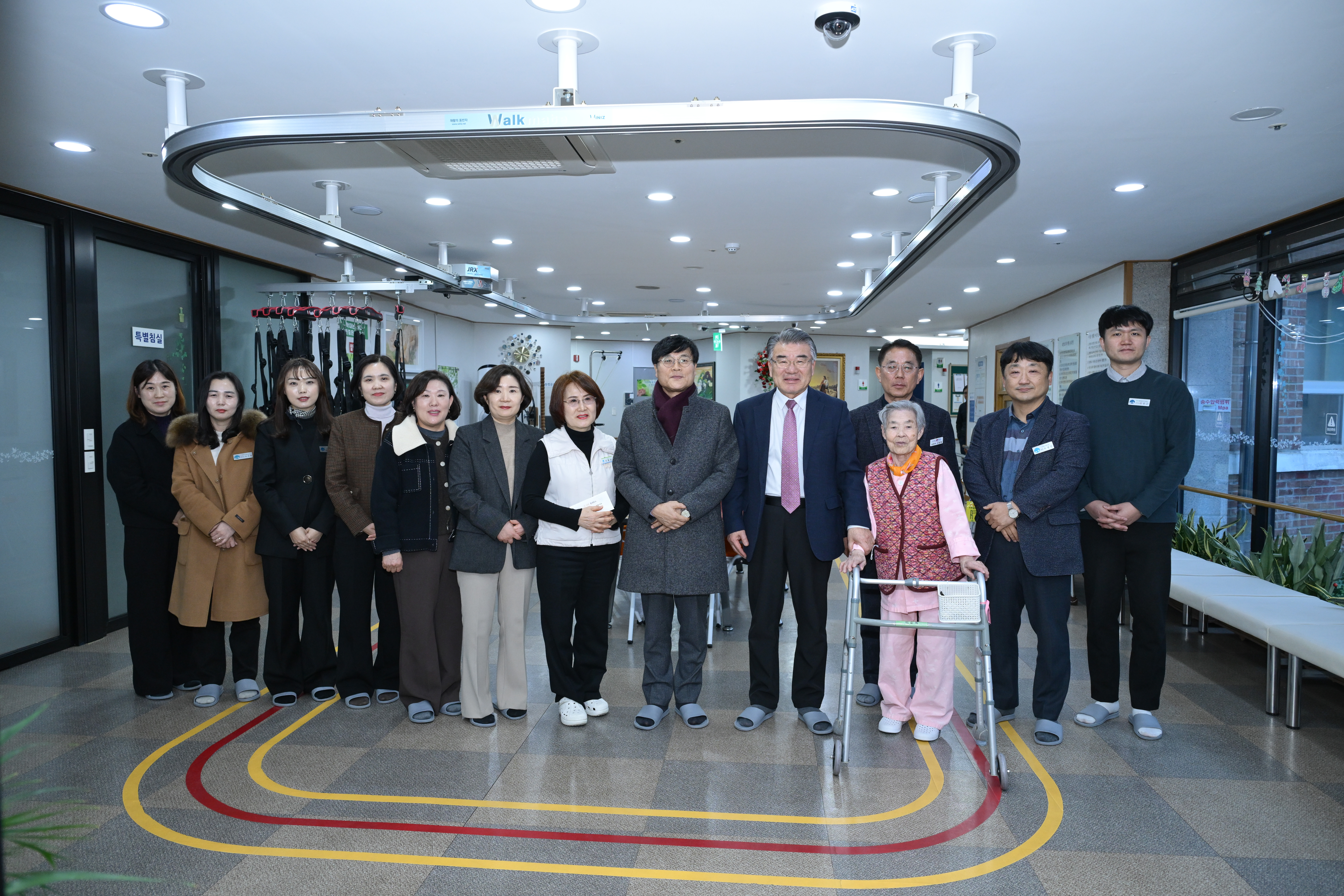 거제시, 설맞이 위문 활동 전개 … 취약계층에 온정 전달 현장