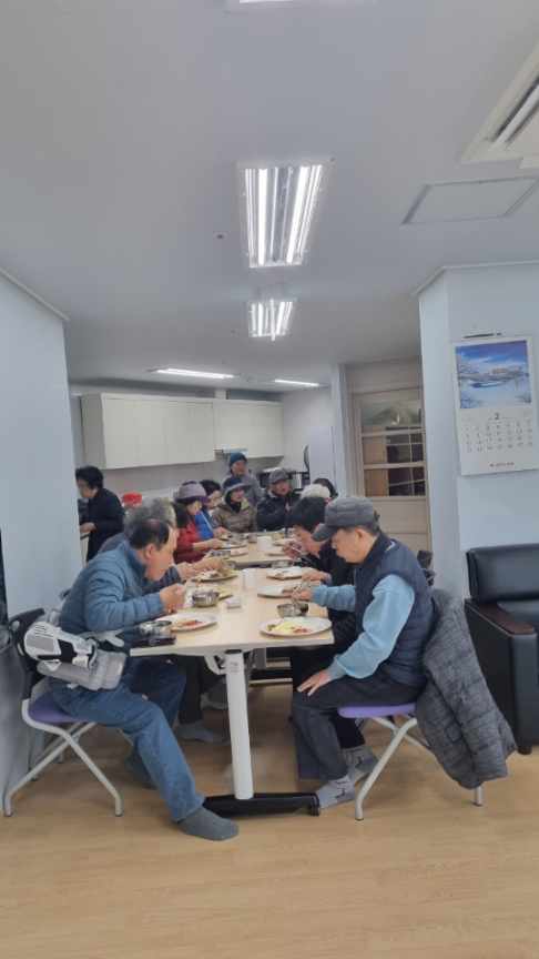 거제시, 경남도내 최초 경로당 주 5일 공동급식 본격 시행 현장 이미지