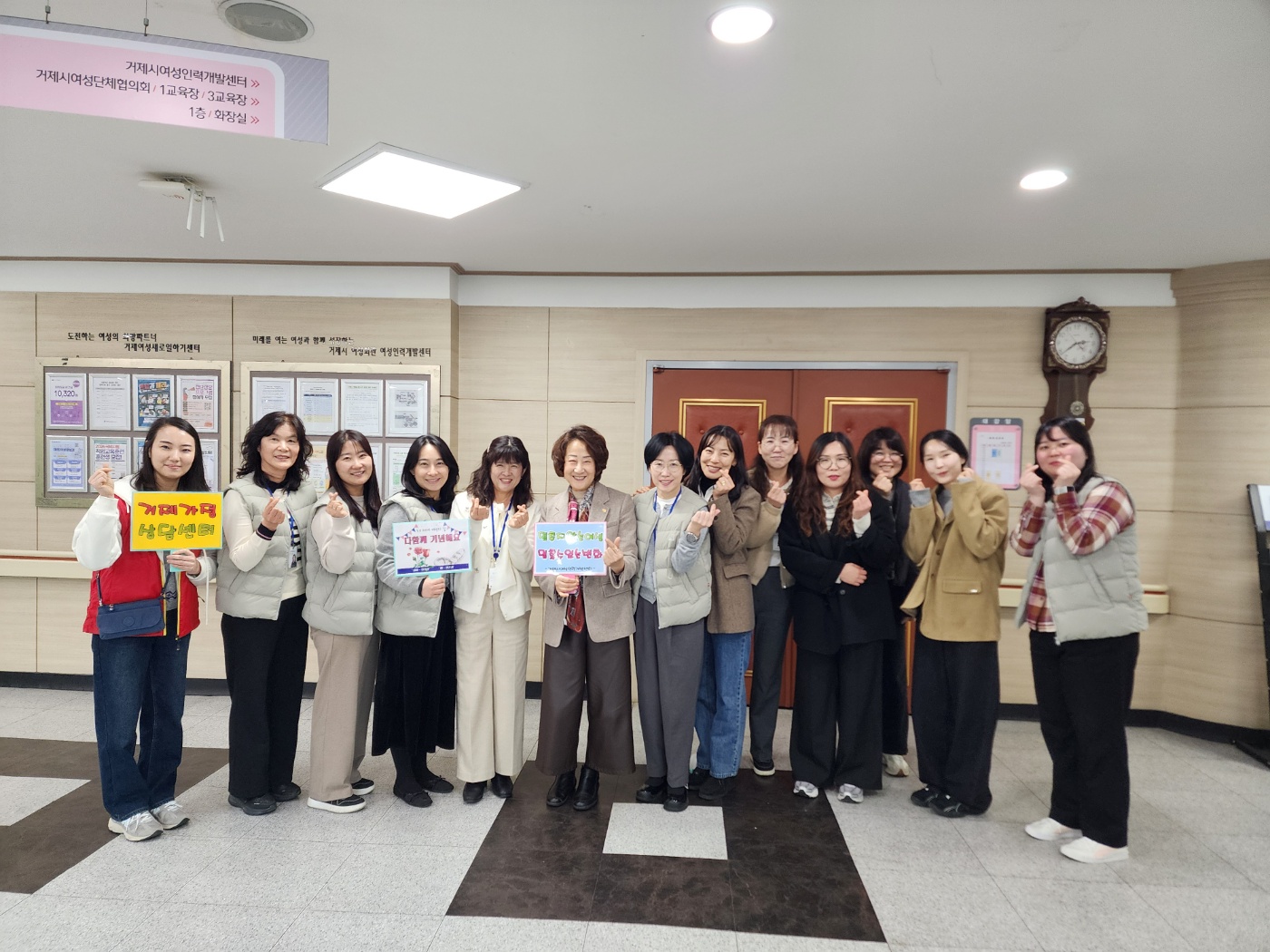 거제가정상담센터 3·8 세계 여성의 날 기념, 기관 방문 캠페인 진행 현장 이미지