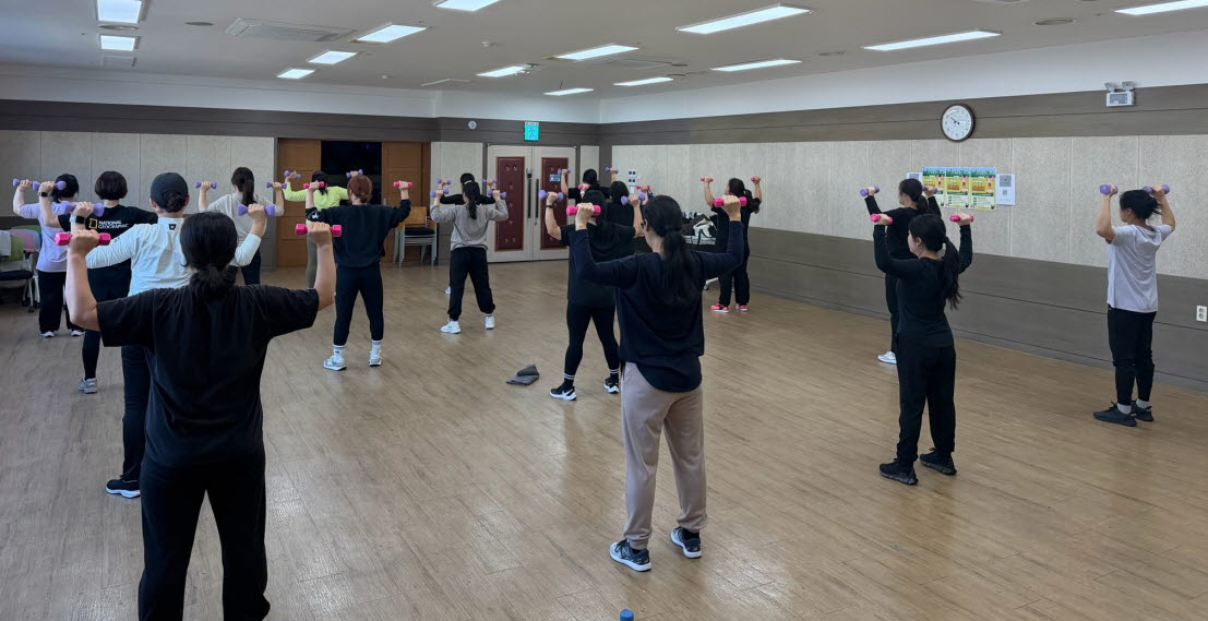 거제시보건소, 3040 근육테크 탄탄바디 1기 운동교실 운영 현장 이미지