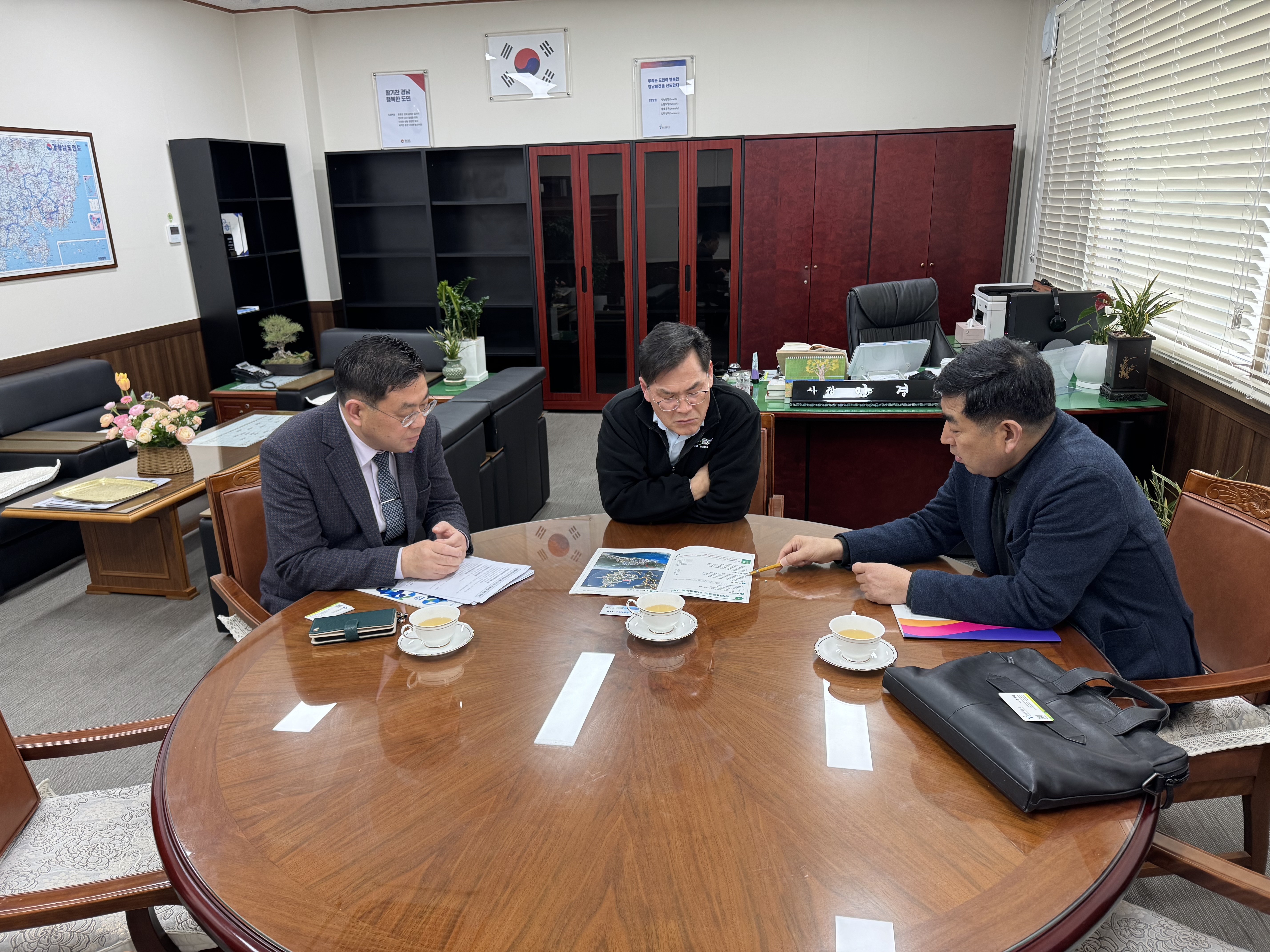 민기식 거제시 부시장, 경남개발공사 방문…지역 현안 사업 논의 현장 이미지