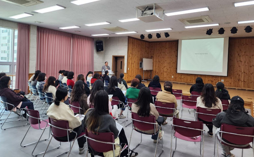 거제시청소년상담복지센터, 부모교육 ‘아이의 사회성 부모가 만든다.’성료 현장 이미지