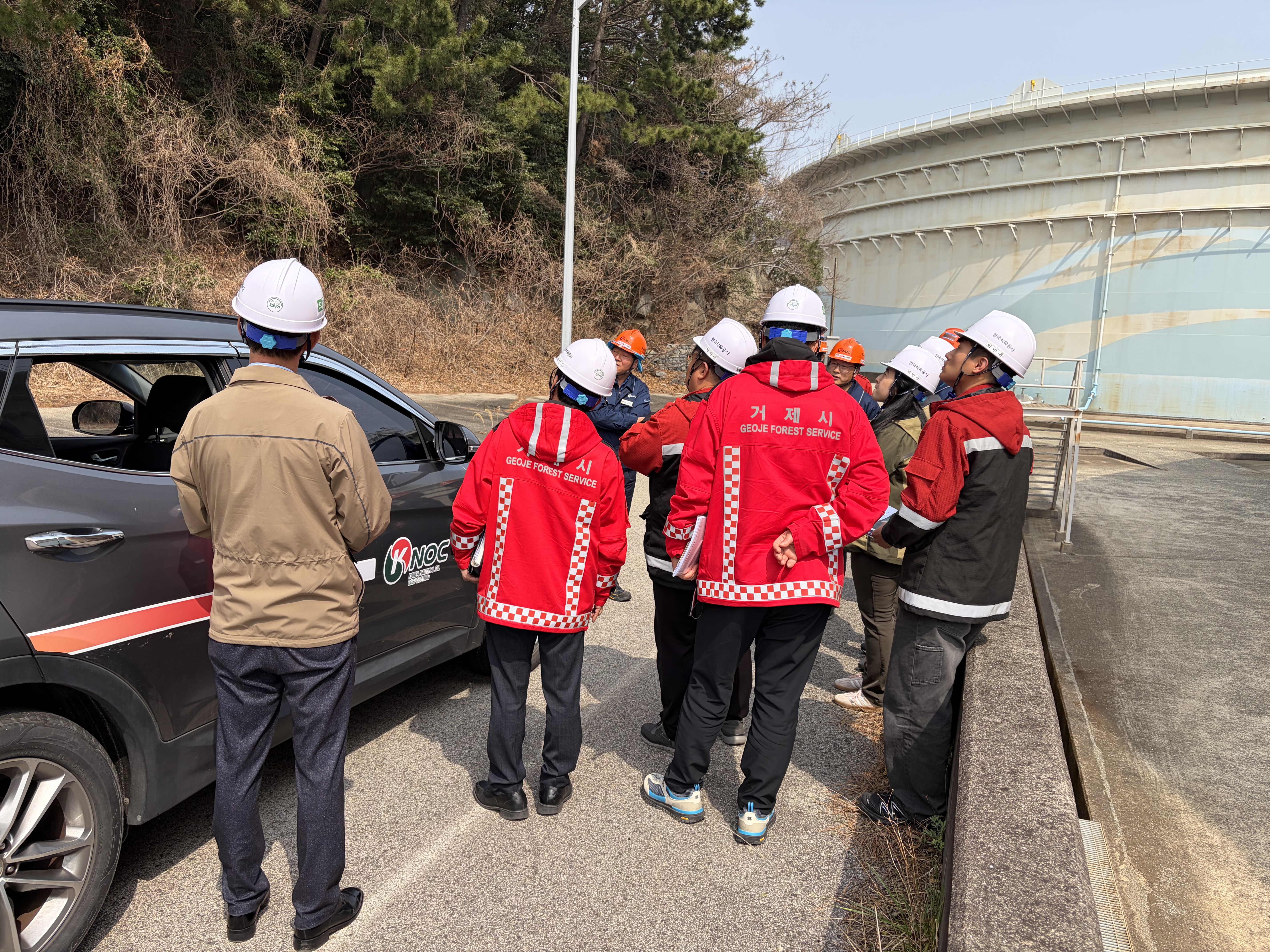 거제시, 석유시설 인근 산불대응 협력체계 구축을 위한 합동점검·대책회의 실시 현장 이미지