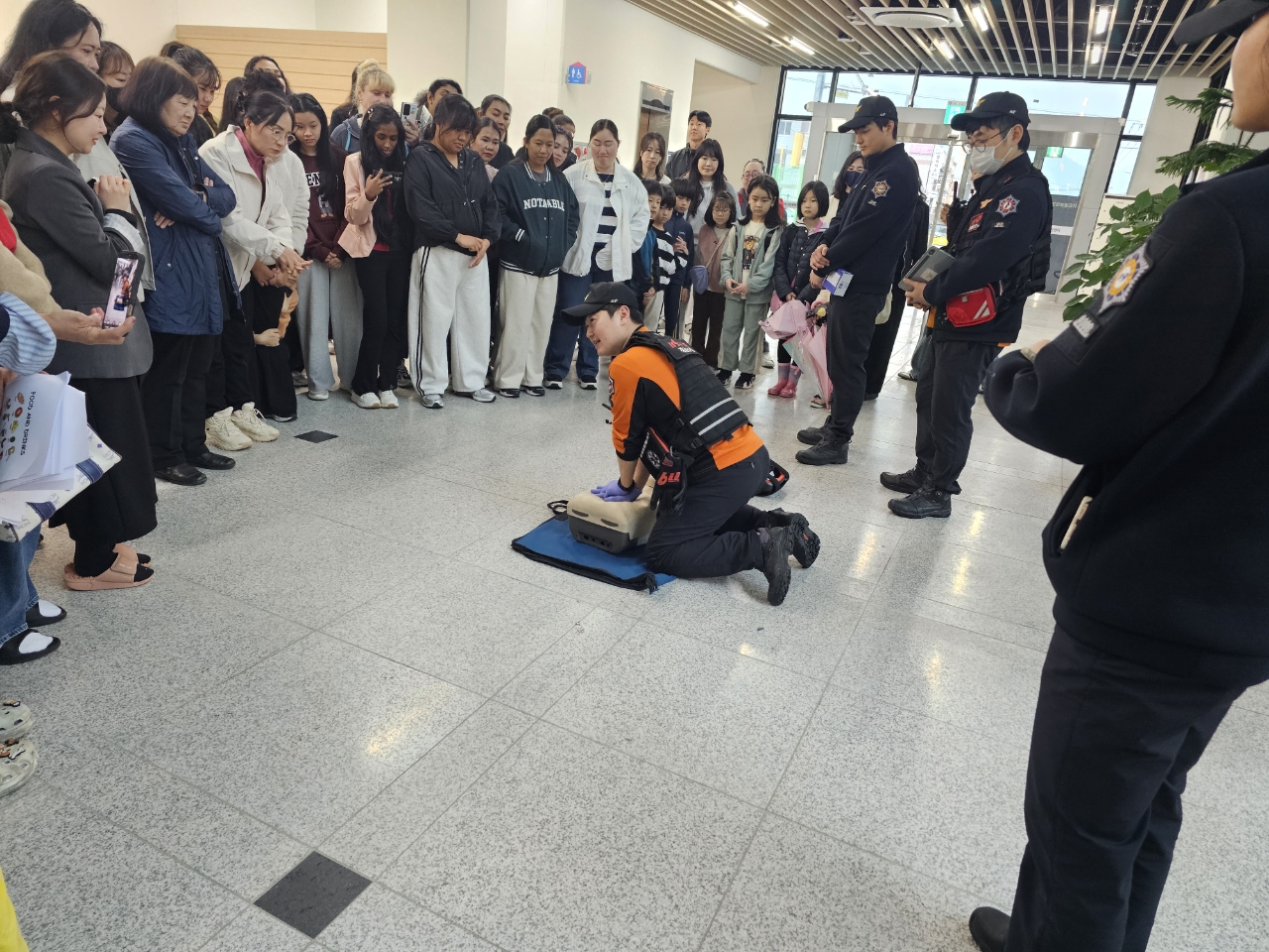 거제시 가정행복지원센터, 정기 소방훈련으로 안전관리 역량 강화 현장 이미지