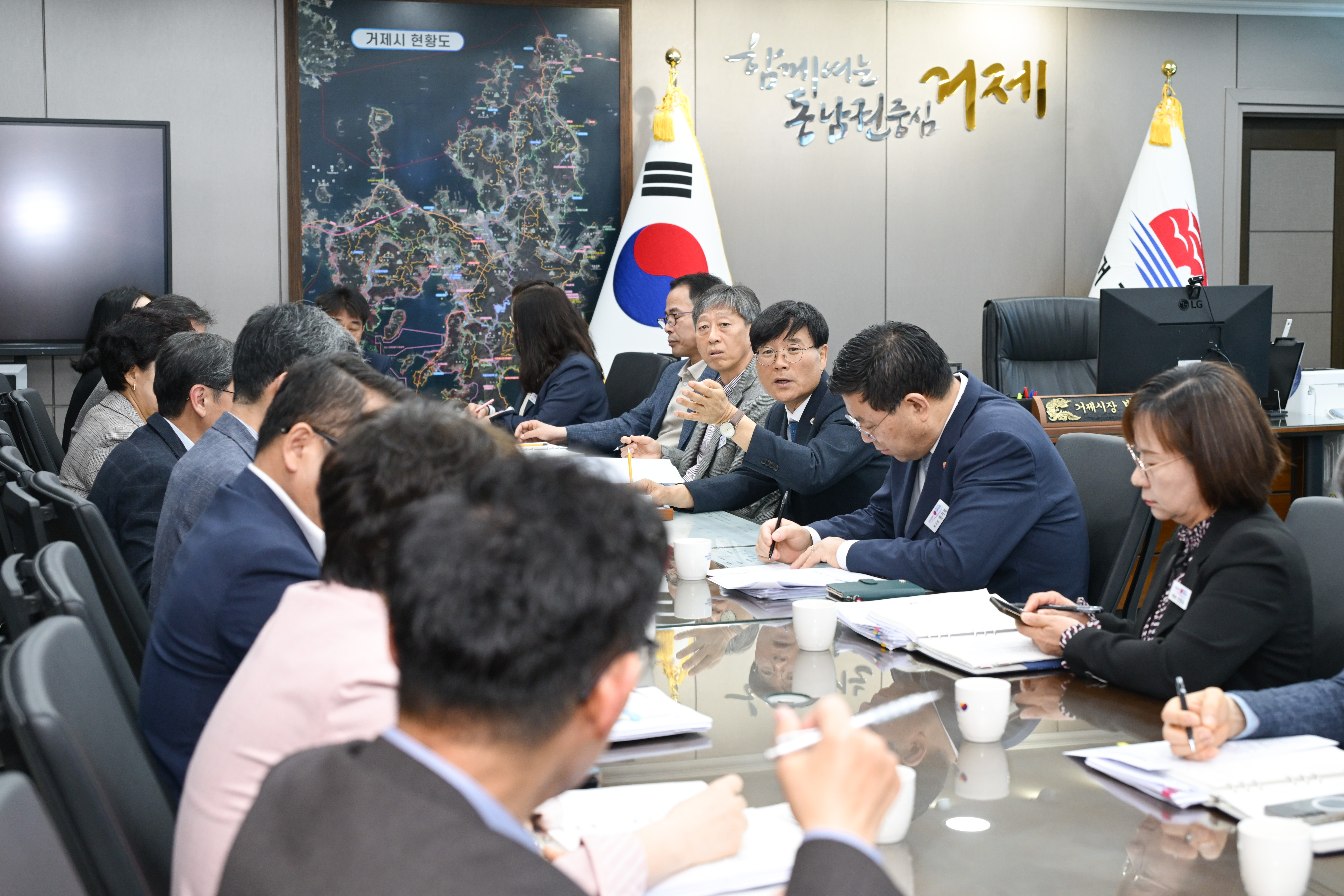 변광용 거제시장,  고유가 피해지원금 접수처 현장 점검 현장 이미지