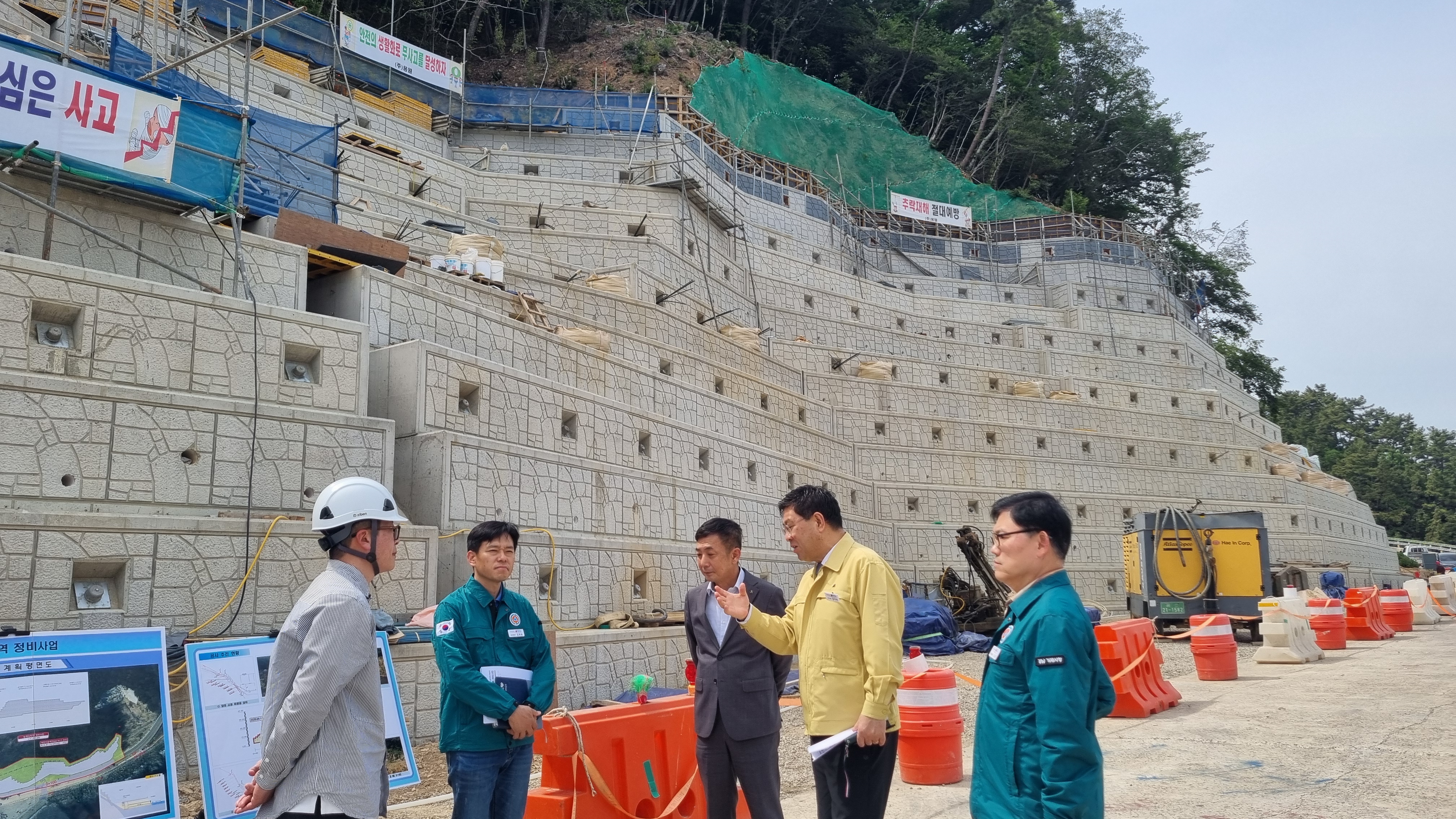 민기식 거제시장 권한대행, 능포5지구 급경사지 정비사업 등 공사 현장 점검 현장 이미지