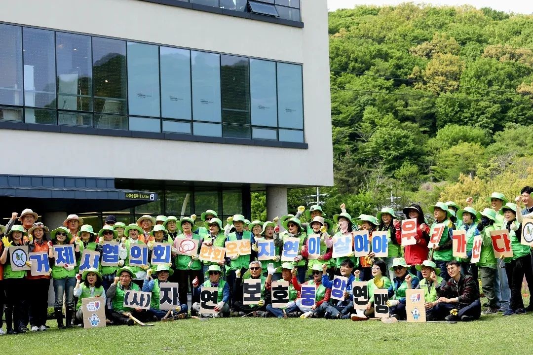 (사)자연보호중앙연맹 거제시협의회,  ‘동부면 케이블카 일대 꽃심기 활동 전개 현장 이미지