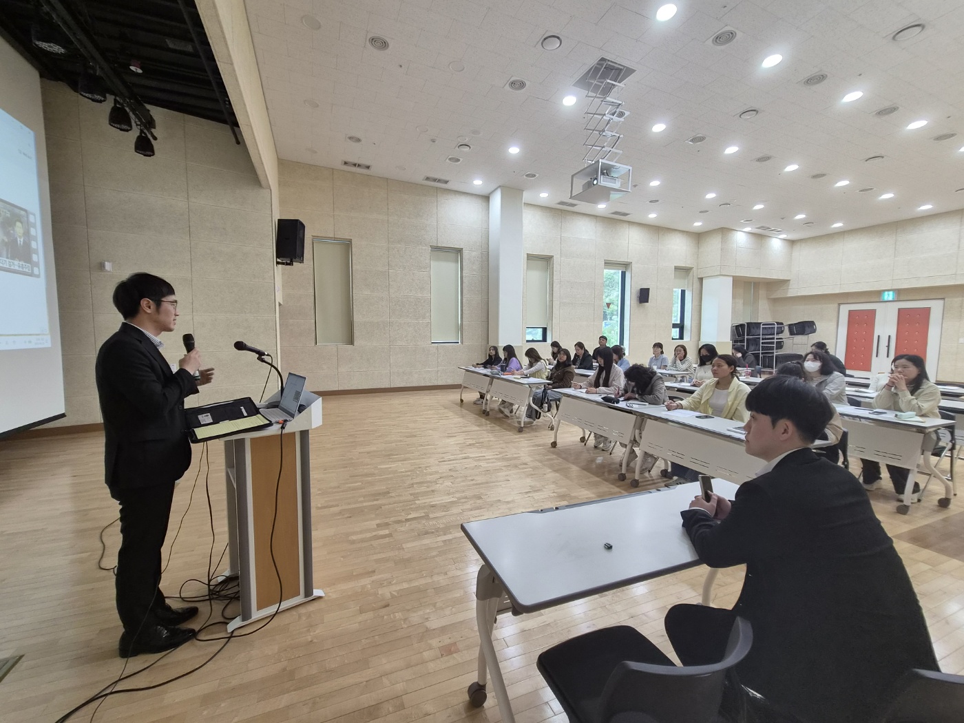 거제시가족센터, 통·번역 활동가 역량강화 교육 실시 현장 이미지
