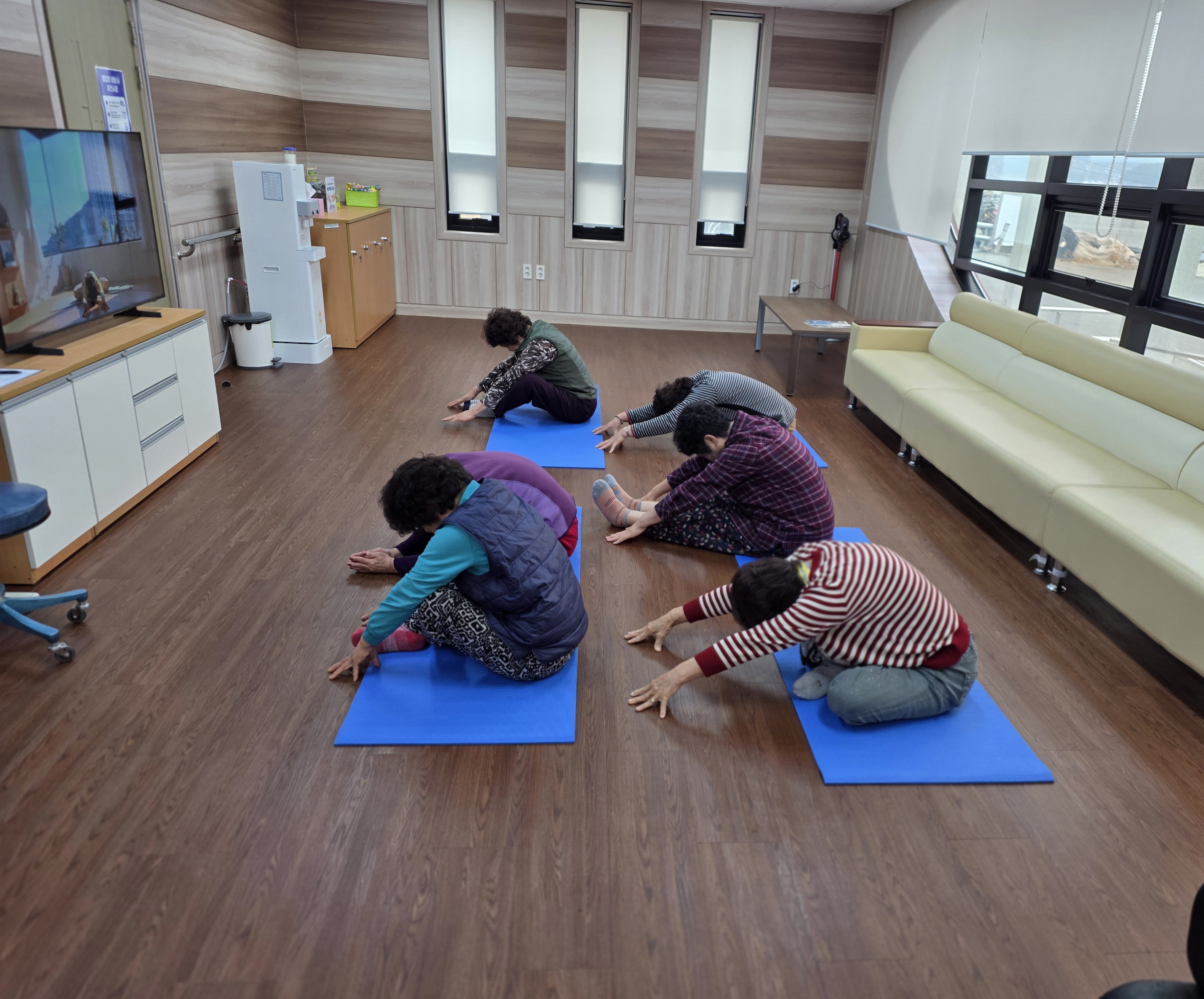 덕곡보건진료소 찜질방, 122명 주민 혈압 챙기고 통증 덜어주며 성황리 마무리 현장 이미지