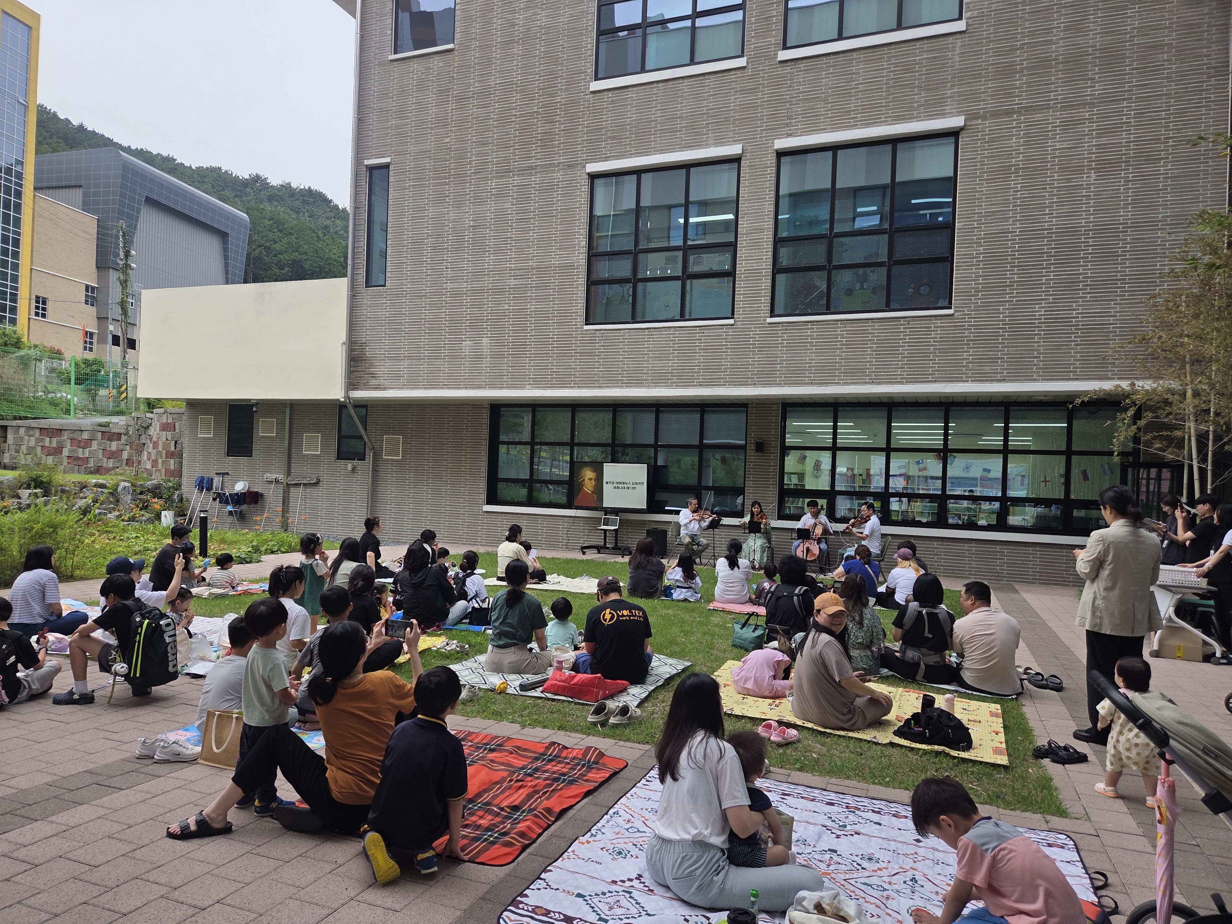 거제시가족센터, 품앗이 설명회와 돗자리 음악회로 공동육아 문화 확산 현장