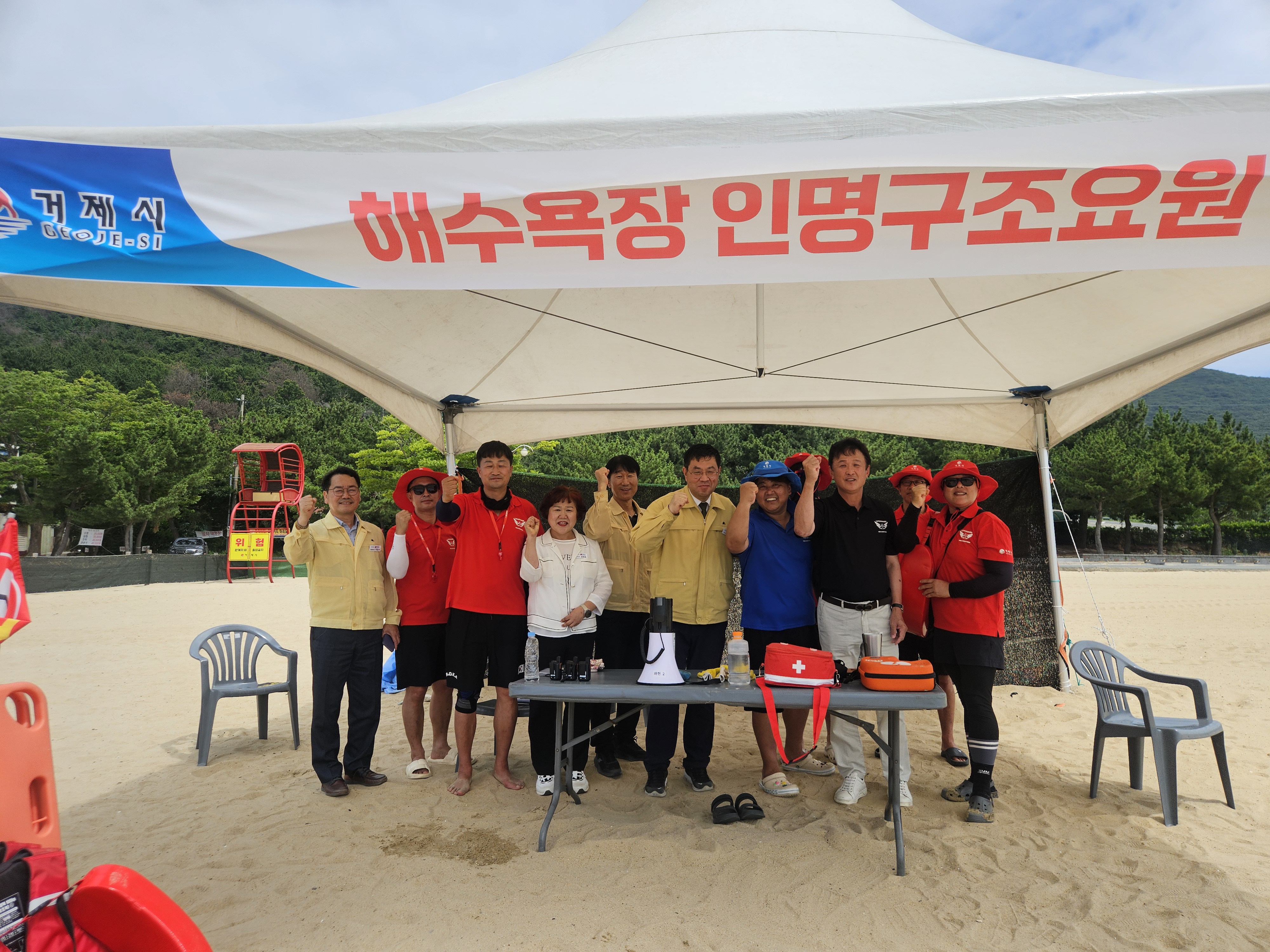 민기식 거제시 부시장, 해수욕장 현장 점검 및 안전관리요원 격려 현장