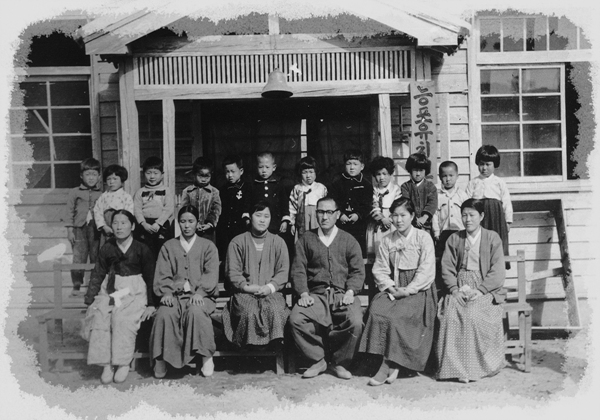 생활풍경 학창시절(능포유치원 제1회 졸업식)