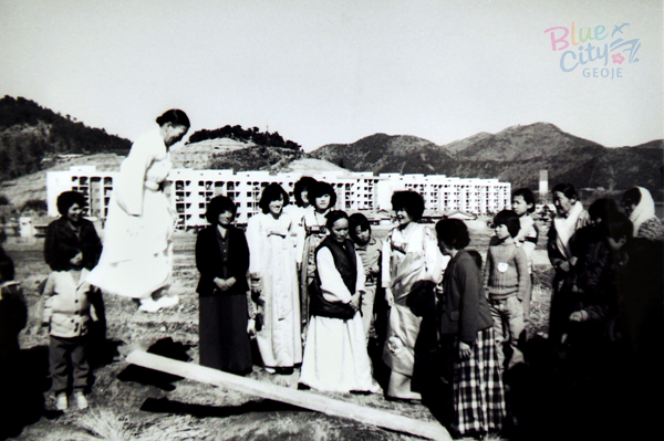 생활풍경(설날 널뛰기)