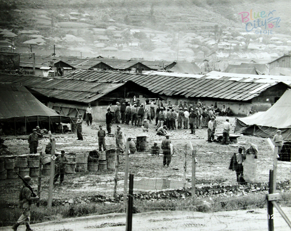 포로들의 폭동(폭동을 모의중인 공산포로들)
