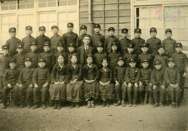 일제강점기 후반(학창시절. 이운보통학교 제12회 졸업생)