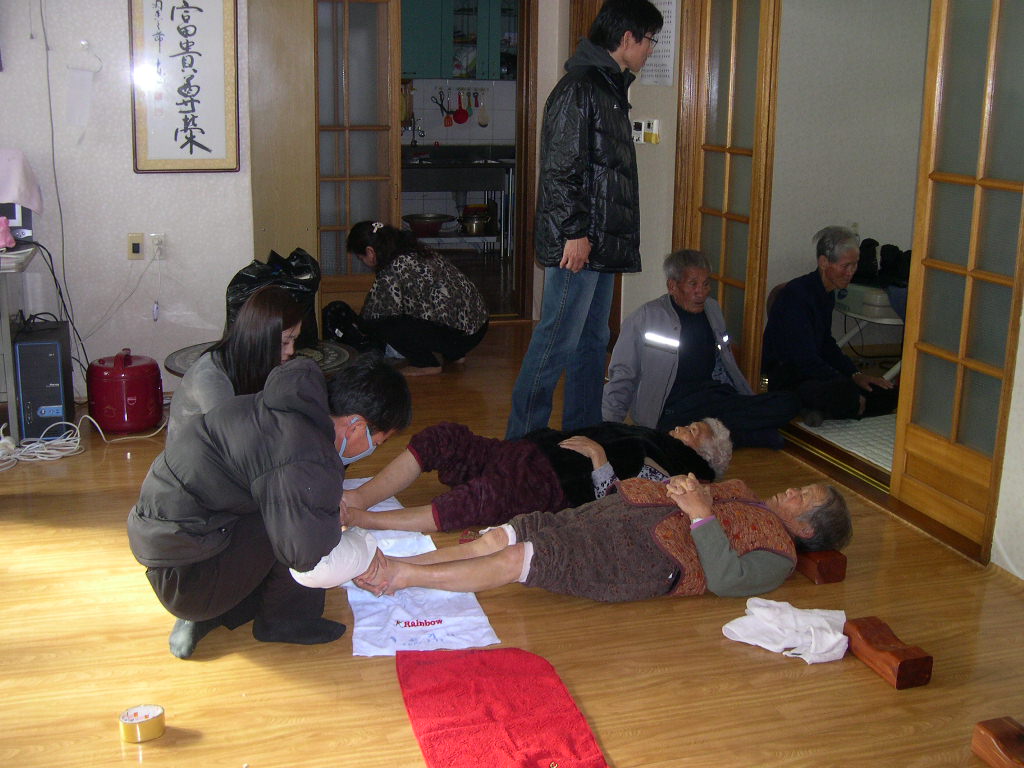 행복봉사단의하둔마을 봉사모습