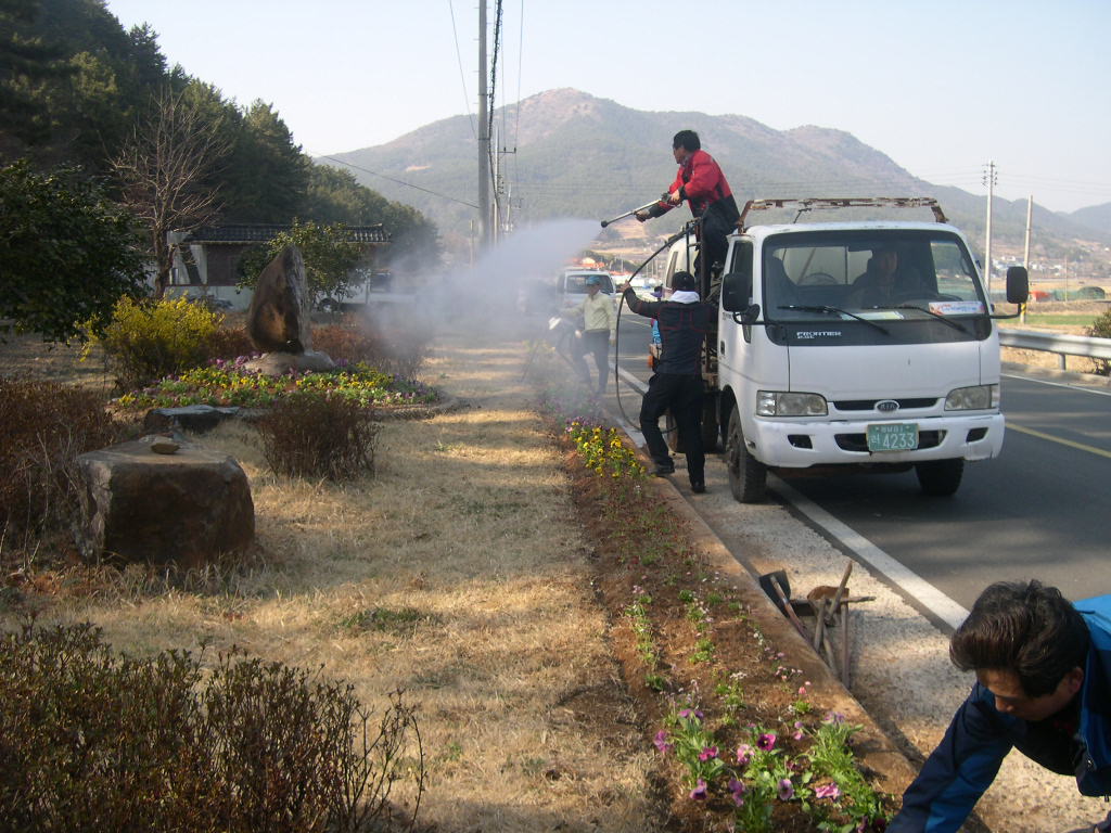 주민자치위원회 동산 꽃심기