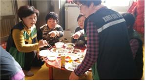 관내 경로당 방문 및 떡국 나누기
