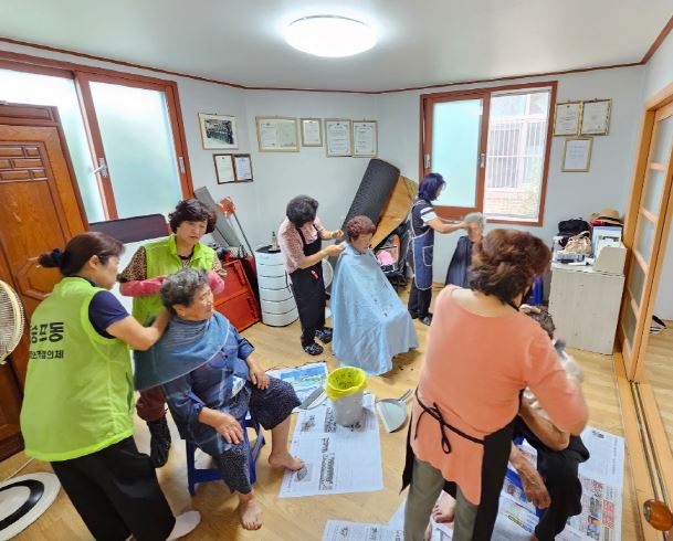 오늘도 청춘! 어르신 이·미용 봉사