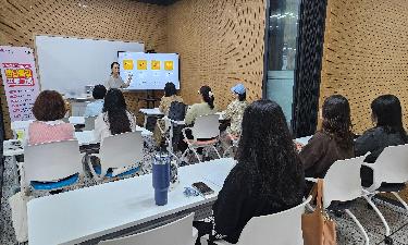 2025 청년특강 프로그램  - 마음받침 인문학: 퇴근길에 만난 안데르센 저자와  함께 하는 인문학 강연 -