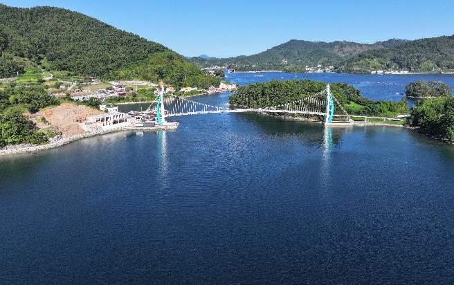 씨릉섬 출렁다리